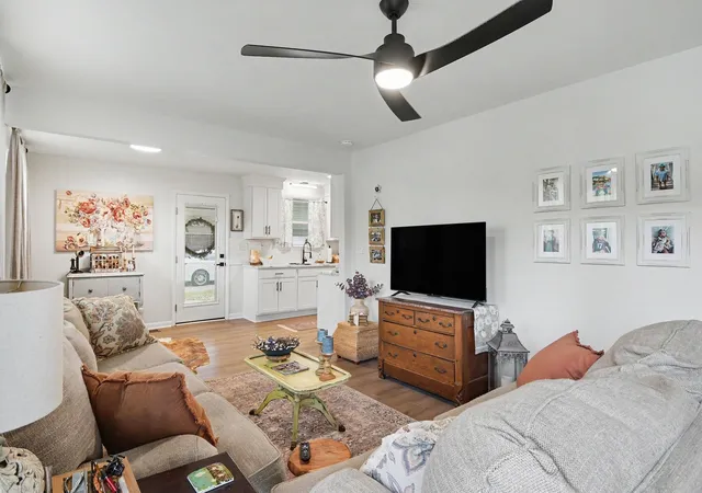 Photo 3 of Single family home for sale at 210 Alsup Dr, Springfield, TN 37172 | MLS# 3599242 | Listing updated on 2026-09-25