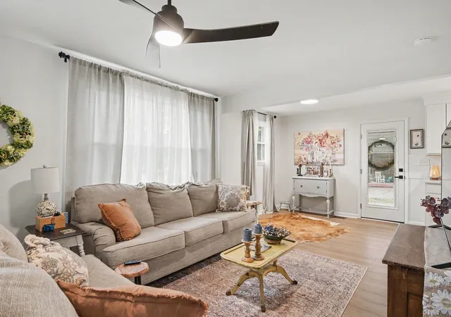 Photo 3 of Single family home for sale at 210 Alsup Dr, Springfield, TN 37172 | MLS# 3599242 | Listing updated on 2026-09-25