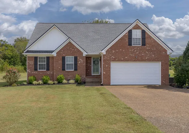 Photo 1 of Single family home for sale at 2623 Danbury Cir, Spring Hill, TN 37174 | MLS# 3601944 | Listing updated on 2026-10-07