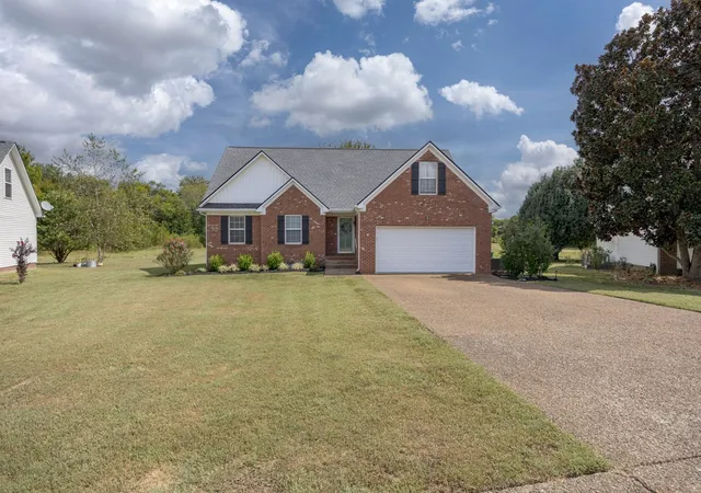 Photo 2 of Single family home for sale at 2623 Danbury Cir, Spring Hill, TN 37174 | MLS# 3601944 | Listing updated on 2026-10-07