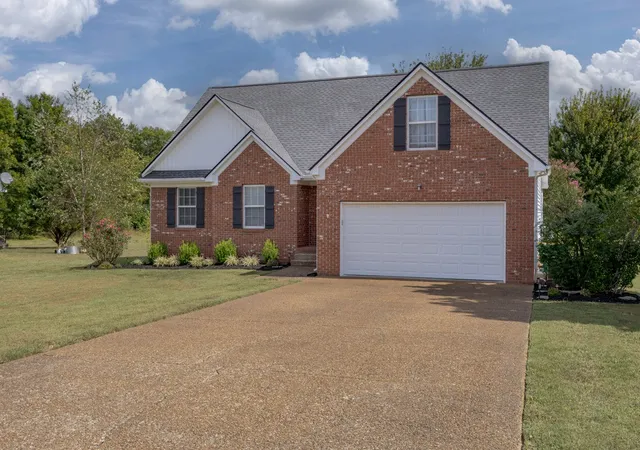 Photo 3 of Single family home for sale at 2623 Danbury Cir, Spring Hill, TN 37174 | MLS# 3601944 | Listing updated on 2026-10-07