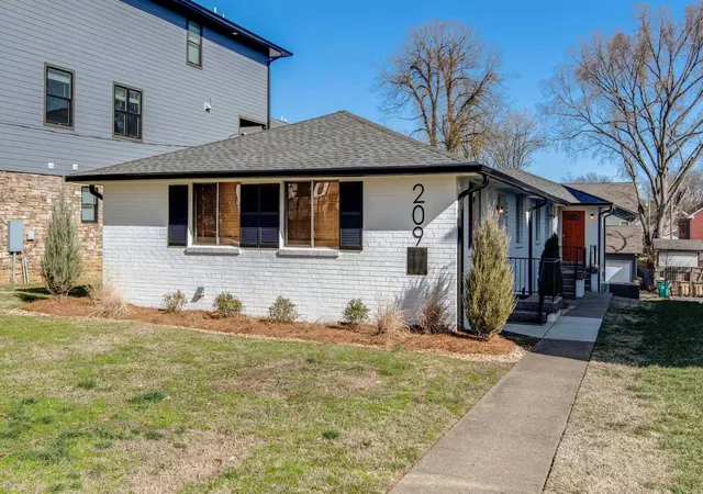 Photo 1 of Single family home for sale at 209 North 9th St, Nashville, TN 37206 | MLS# 3602837 | Listing updated on 2026-10-05