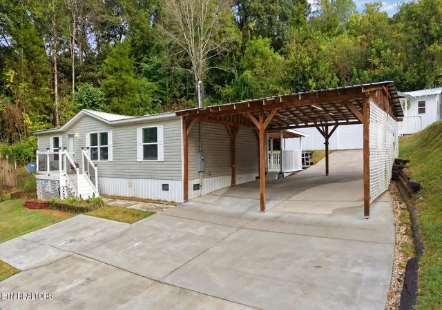 Photo 3 of Manufactured home for sale at 2321 W Copeland Dr, Powell, TN 37849 | MLS# 3599240 | Listing updated on 2026-09-28