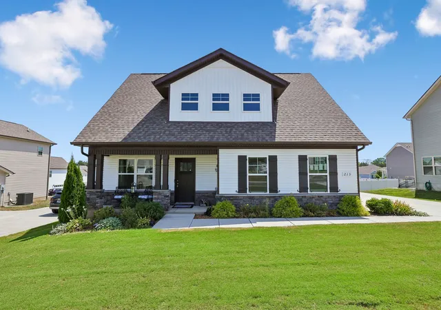 Photo 1 of Single family home for sale at 213 Republic St, Shelbyville, TN 37160 | MLS# 3599346 | Listing updated on 2026-09-27