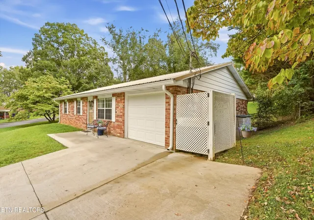 Photo 3 of Single family home for sale at 5608 Ridgetop Rd, Knoxville, TN 37921 | MLS# 3599263 | Listing updated on 2026-10-09