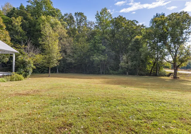 Photo 3 of Single family home for sale at 6040 Highway 438 W, Linden, TN 37096 | MLS# 3610112 | Listing updated on 2026-10-03
