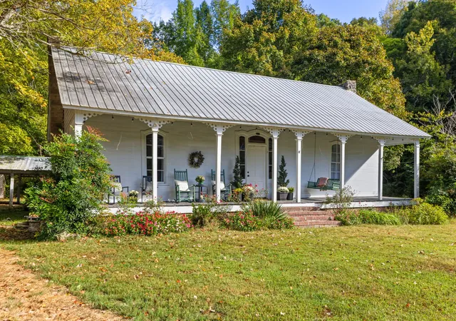 Photo 4 of Single family home for sale at 6040 Highway 438 W, Linden, TN 37096 | MLS# 3610112 | Listing updated on 2026-10-03