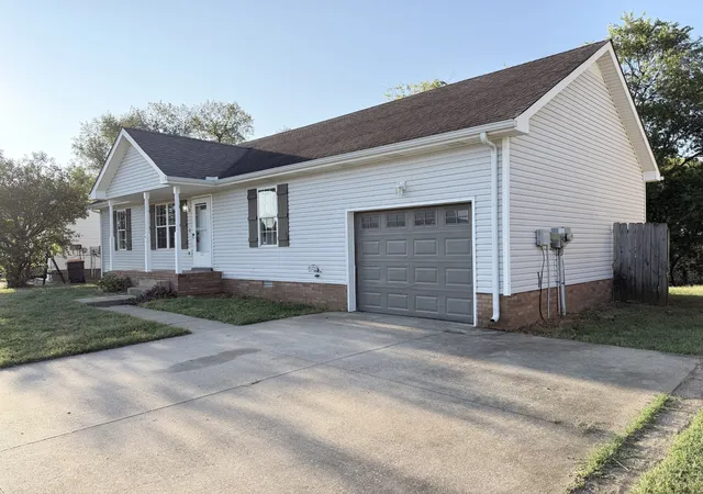 Photo 3 of Single family home for sale at 3244 S Senseney Cir, Clarksville, TN 37042 | MLS# 3601414 | Listing updated on 2026-09-25