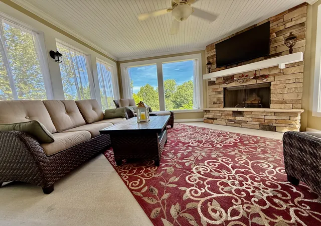 Photo 2 of Single family home for sale at 413 Valleyview Dr, Franklin, TN 37064 | MLS# 3601287 | Listing updated on 2026-10-20