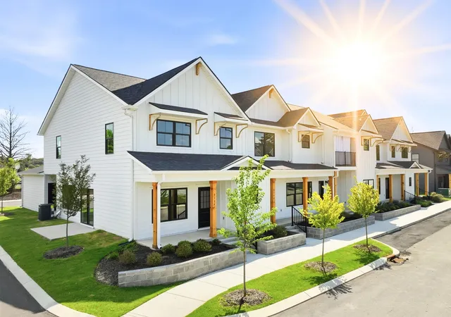 Townhouse for sale at 8154 Pembridge Ct, Chattanooga, TN 37421 | MLS# 3599302