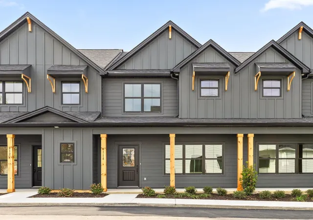 Townhouse for sale at 8118 Pembridge Ct, Chattanooga, TN 37421 | MLS# 3599306