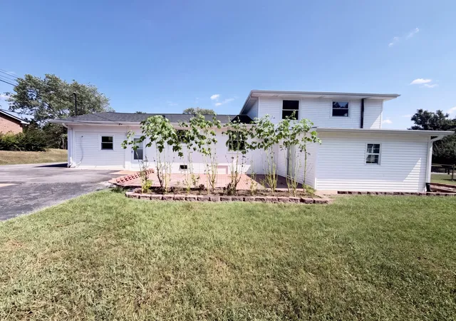 Photo 4 of Single family home for sale at 328 Kimbrough Rd, Clarksville, TN 37043 | MLS# 3599496 | Listing updated on 2026-09-25
