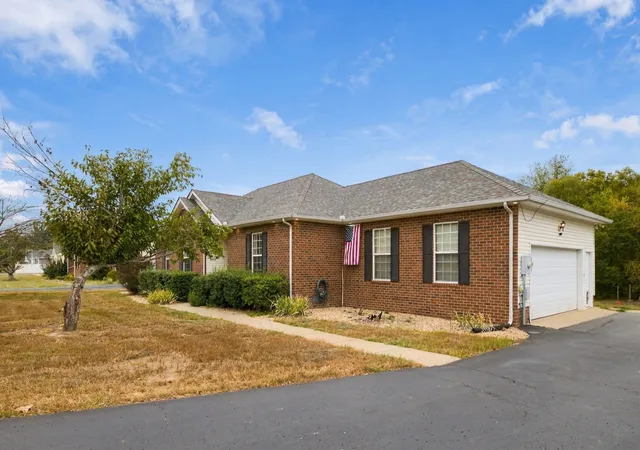 Photo 4 of Single family home for sale at 607 Meadowlark Dr, Shelbyville, TN 37160 | MLS# 3601418 | Listing updated on 2026-10-04
