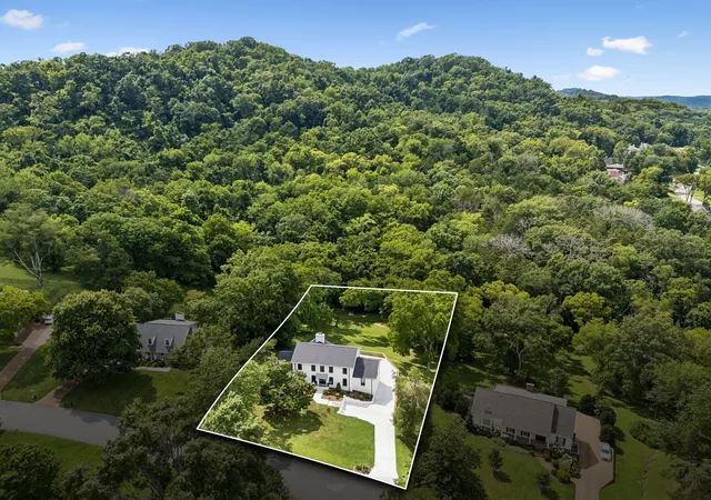 Photo 1 of Single family home for sale at 609 Hunters Ln, Brentwood, TN 37027 | MLS# 3599363 | Listing updated on 2026-10-05