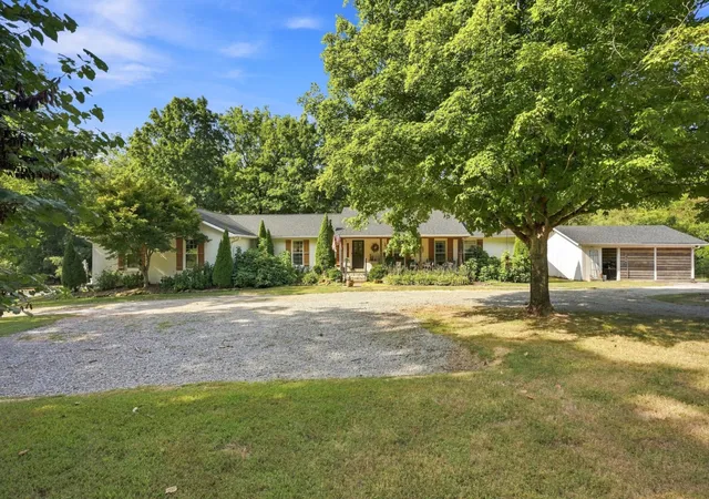 Photo 1 of Single family home for sale at 3727 New Hwy 96 W, Franklin, TN 37064 | MLS# 3599464 | Listing updated on 2026-09-25