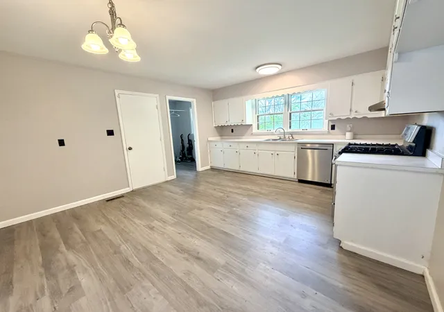 Photo 4 of Single family home for sale at 603 Las Vegas Dr, Hopkinsville, KY 42240 | MLS# 3599381 | Listing updated on 2026-09-26