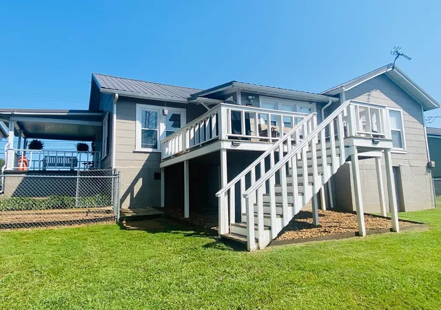 Photo 3 of Single family home for sale at 1622 Washington St W, Fayetteville, TN 37334 | MLS# 3599388 | Listing updated on 2026-09-25