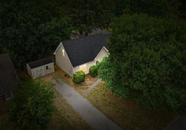 Photo 1 of Single family home for sale at 1901 Roan Dr, Clarksville, TN 37042 | MLS# 3599418 | Listing updated on 2026-09-25
