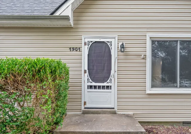 Photo 4 of Single family home for sale at 1901 Roan Dr, Clarksville, TN 37042 | MLS# 3599418 | Listing updated on 2026-09-25