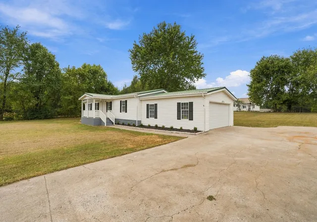 Photo 3 of Manufactured home for sale at 9 Hastings Dr, Taft, TN 38488 | MLS# 3599423 | Listing updated on 2026-10-09