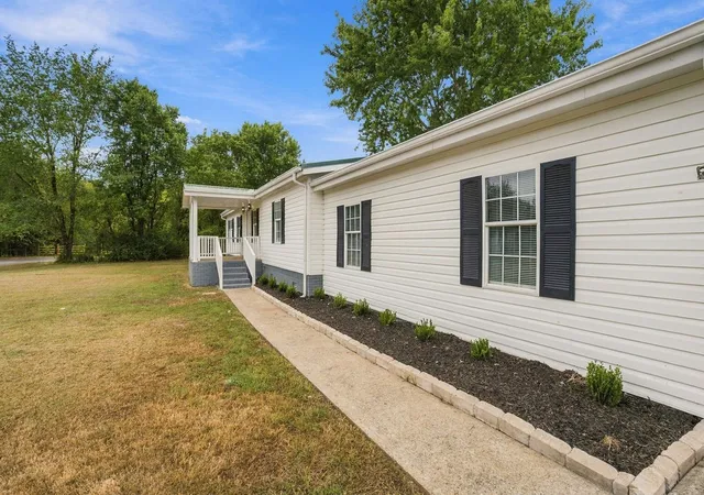 Photo 3 of Manufactured home for sale at 9 Hastings Dr, Taft, TN 38488 | MLS# 3599423 | Listing updated on 2026-10-09