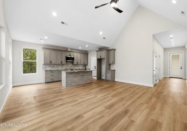 Photo 3 of Single family home for sale at 2154 Aaron Ct, Sevierville, TN 37876 | MLS# 3599400 | Listing updated on 2026-09-25