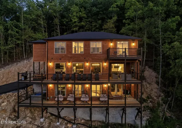 Photo 1 of Mansion for sale at 1990 Blackthorn Tr, Sevierville, TN 37876 | MLS# 3599407 | Listing updated on 2026-10-06