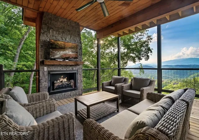 Photo 2 of Mansion for sale at 1990 Blackthorn Tr, Sevierville, TN 37876 | MLS# 3599407 | Listing updated on 2026-10-06