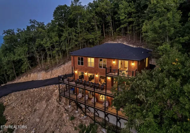 Photo 3 of Single family home for sale at 1990 Blackthorn Tr, Sevierville, TN 37876 | MLS# 3599407 | Listing updated on 2026-10-06