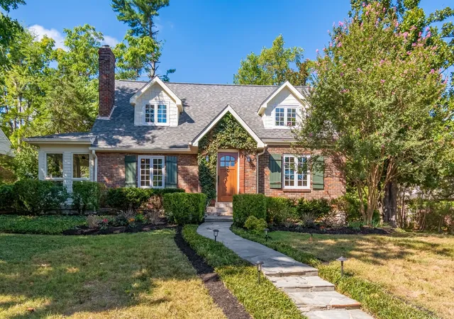 Photo 1 of Sale Pending at 2709 Wortham Ave, Nashville, TN 37215 | MLS# 3602361 | Listing updated on 2026-10-02