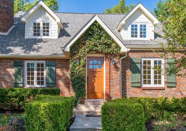 Photo 2 of Sale Pending at 2709 Wortham Ave, Nashville, TN 37215 | MLS# 3602361 | Listing updated on 2026-10-02