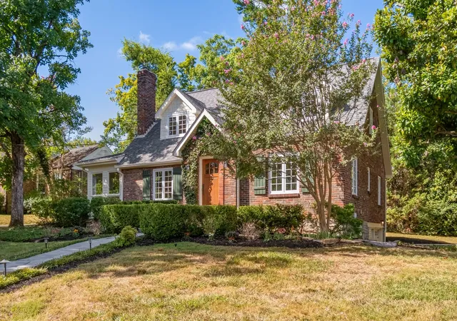 Photo 3 of Sale Pending at 2709 Wortham Ave, Nashville, TN 37215 | MLS# 3602361 | Listing updated on 2026-10-02