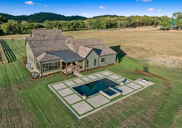 Photo 3 of Mansion for sale at 4015 Baileys Cvs Ct, Franklin, TN 37064 | MLS# 3601744 | Listing updated on 2026-10-08