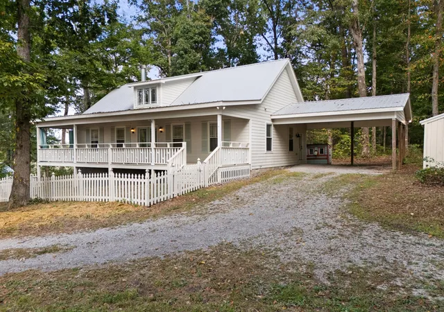 Photo 2 of Single family home for sale at 423 Eastside Rd, Burns, TN 37029 | MLS# 3599500 | Listing updated on 2026-10-04