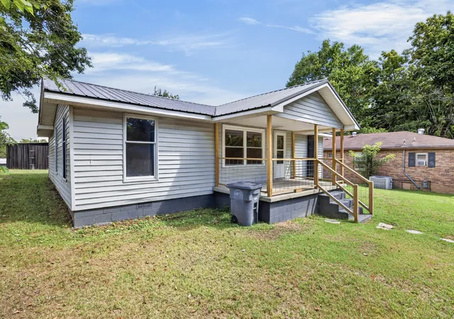 Single family home for sale at 408 E Williams Ave, Monterey, TN 38574 | MLS# 3601975