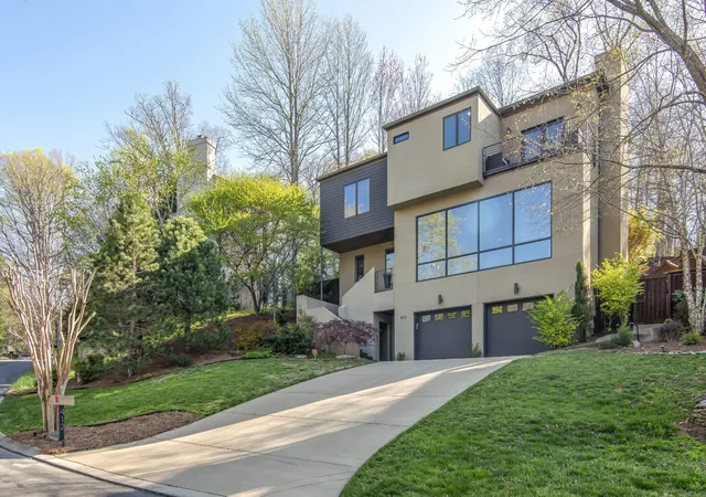 Photo 1 of Single family home for sale at 412 Valley Tr Dr, Nashville, TN 37221 | MLS# 3602733 | Listing updated on 2026-10-09