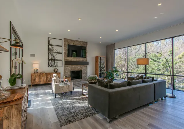 Photo 4 of Single family home for sale at 412 Valley Tr Dr, Nashville, TN 37221 | MLS# 3602733 | Listing updated on 2026-10-09