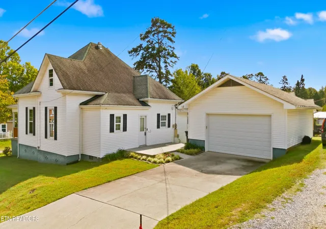 Photo 1 of Single family home for sale at 2549 Fenwood Dr, Knoxville, TN 37918 | MLS# 3599497 | Listing updated on 2026-09-26