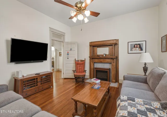 Photo 4 of Single family home for sale at 2549 Fenwood Dr, Knoxville, TN 37918 | MLS# 3599497 | Listing updated on 2026-09-26