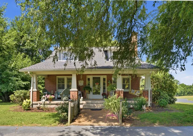 Photo 1 of Single family home for sale at 445 Carters Crk Pike, Columbia, TN 38401 | MLS# 3610206 | Listing updated on 2026-10-08