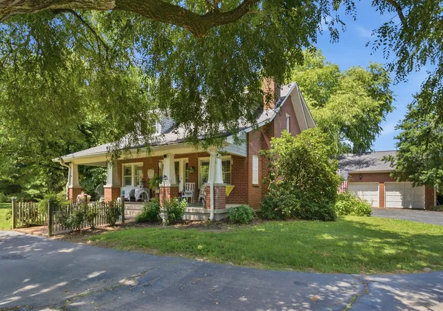 Photo 2 of Single family home for sale at 445 Carters Crk Pike, Columbia, TN 38401 | MLS# 3610206 | Listing updated on 2026-10-08