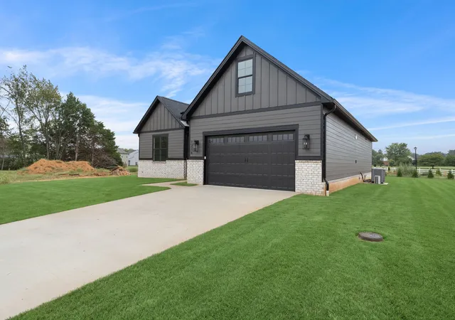 Photo 3 of Single family home for sale at 1216 Avalon Ct, Franklin, KY 42134 | MLS# 3601305 | Listing updated on 2026-09-25