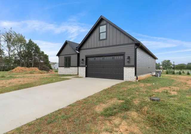 Photo 3 of Single family home for sale at 1216 Avalon Ct, Franklin, KY 42134 | MLS# 3601305 | Listing updated on 2026-09-25