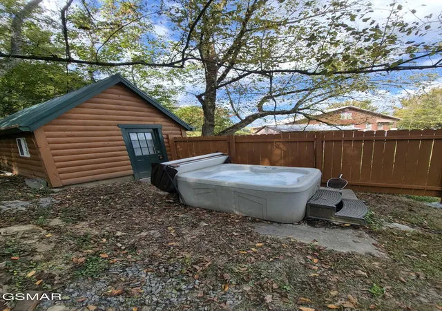 Photo 4 of Single family home for sale at 601 Old Knoxville Hwy, Sevierville, TN 37862 | MLS# 3601289 | Listing updated on 2026-09-25