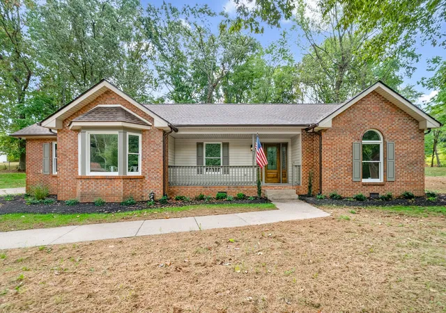 Photo 2 of Single family home for sale at 930 Ridgewood Dr, Clarksville, TN 37043 | MLS# 3601344 | Listing updated on 2026-09-25