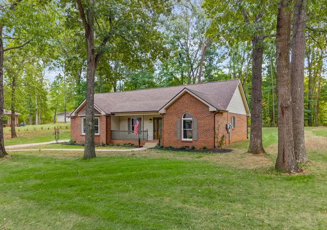 Photo 3 of Single family home for sale at 930 Ridgewood Dr, Clarksville, TN 37043 | MLS# 3601344 | Listing updated on 2026-09-25