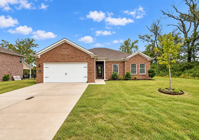 Single family home for sale at 560 Fredericksburg Dr, Gallatin, TN 37066 | MLS# 3601460