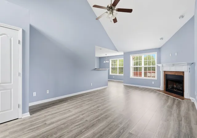 Photo 3 of Single family home for sale at 1295 Keech Dr, Clarksville, TN 37042 | MLS# 3601358 | Listing updated on 2026-09-25
