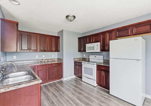 Photo 3 of Single family home for sale at 1295 Keech Dr, Clarksville, TN 37042 | MLS# 3601358 | Listing updated on 2026-09-25