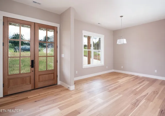 Photo 2 of Single family home for sale at 3270 Whittenburg Dr, Maryville, TN 37804 | MLS# 3601396 | Listing updated on 2026-09-25